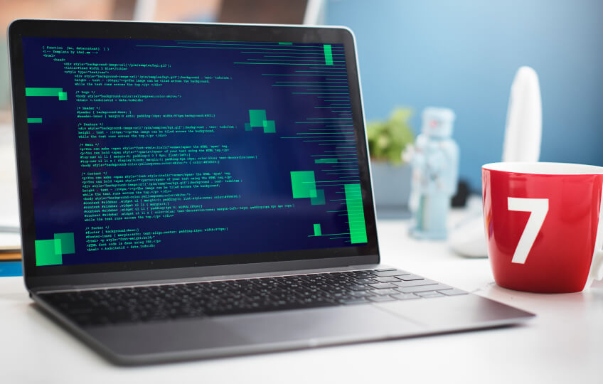 <p>Beden Eğitimi ve Spor Bölümü, okul içi ve okul dışı her türlü sportif etkinlikleri yürütmektedir. Bölüm, eğitim fakültelerinin ilgili bölümlerinden mezun, kendi branşlarında uzman ve deneyimli öğretmenler ve antrenörlerden oluşturulmuştur.</p><p>Haftalık ders müfredatında tüm sınıfların iki saat zorunlu beden eğitimi dersi bulunmaktadır. Bu derslerde öğrencilerin gelişim özellikleri göz önünde bulundurularak &nbsp;başta çağdaş anlayışa uygun;<br />ahlaklı, sağlıklı bireyler yetiştirebilmek amaçlanmaktadır.</p><p>Anaokulundan liseye kadar olan tüm kademelerde, yaş seviyelerine uygun bedensel gelişimlerini sağlayıcı öğretimlerin yanında spor kültürü de öğrencilere kazandırılmaktadır.</p><p>Öğrencilerin gelişimlerini takip edebilmek ve onları fiziksel özelliklerine en yatkın oldukları spora yönlendirebilmek amacıyla yılda iki kere çeşitli fiziksel ölçümler uygulanmaktadır.<br />Öğrencilerin ders dışında da aktif olmalarını sağlamak amacıyla çeşitli etkinlik ve yarışmalar düzenlenmektedir.<br />Sene içinde yaş gruplarına uygun sınıflar arası çeşitli turnuvalar düzenlenerek öğrencilerin kaynaşması, sınıf ve takım ruhunun aşılanması ve teneffüs saatlerinin verimli bir şekilde değerlendirilmesi sağlanmaktadır.</p><p>Spor, sosyal bir olaydır. Bireyin kendini ifade edebilmesi, sosyal bir grup içerisinde kendine bir rol edinebilmesi, takım çalışmasını öğrenebilmesi, liderlik vasıflarının keşfedilmesi gibi birçok bireysel ve toplumsal davranışın ortaya çıkmasında önemli rol oynamaktadır.</p><p>Bu kriterleri göz önüne alan okulumuz, ileri seviyede spor becerisi olan öğrencilerin bu becerilerini değerlendirebilmeleri adına kulüp ve okul takımı çalışmaları da yapmaktadır. Bu çalışmalar yine alanında uzman öğretmen ve antrenörler eşliğinde yürütülmektedir. Takımlar o branşlarda istekli ve yetenekli öğrencilerden kurulmakta ve okul saatleri dışında çalışmalarını sürdürmektedir.<br />Okulumuzda yapılan kulüp ve takım çalışmaları basketbol, yüzme, voleybol, jimnastik ve masa tenisi branşlarından oluşmaktadır.</p>